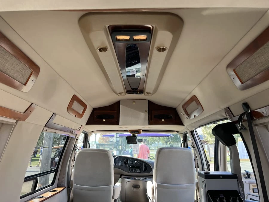 1999 Ford Econoline Van - Image 10 of 12