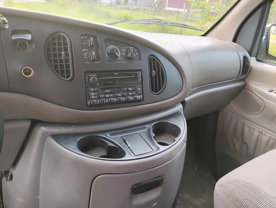1999 Ford Econoline Van - Image 8 of 16