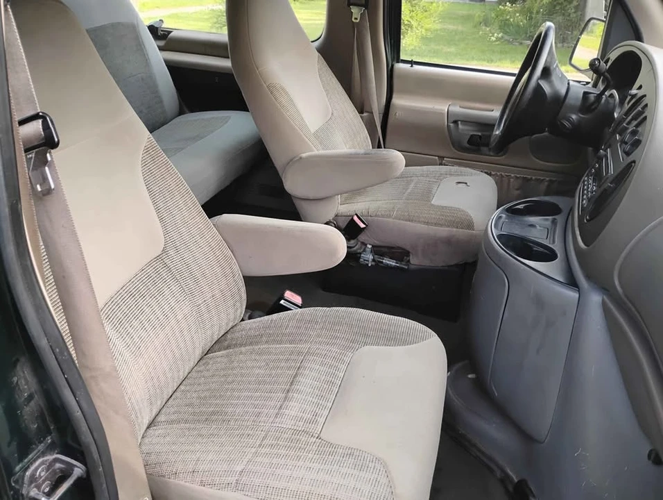 1999 Ford Econoline Van - Image 10 of 16