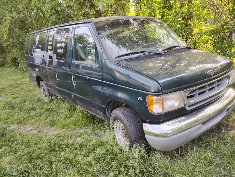 1999 Ford Econoline Van - Image 15 of 16
