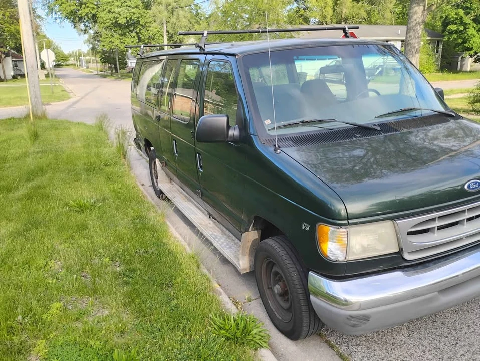 1999 Ford Econoline Van - Image 2 of 16