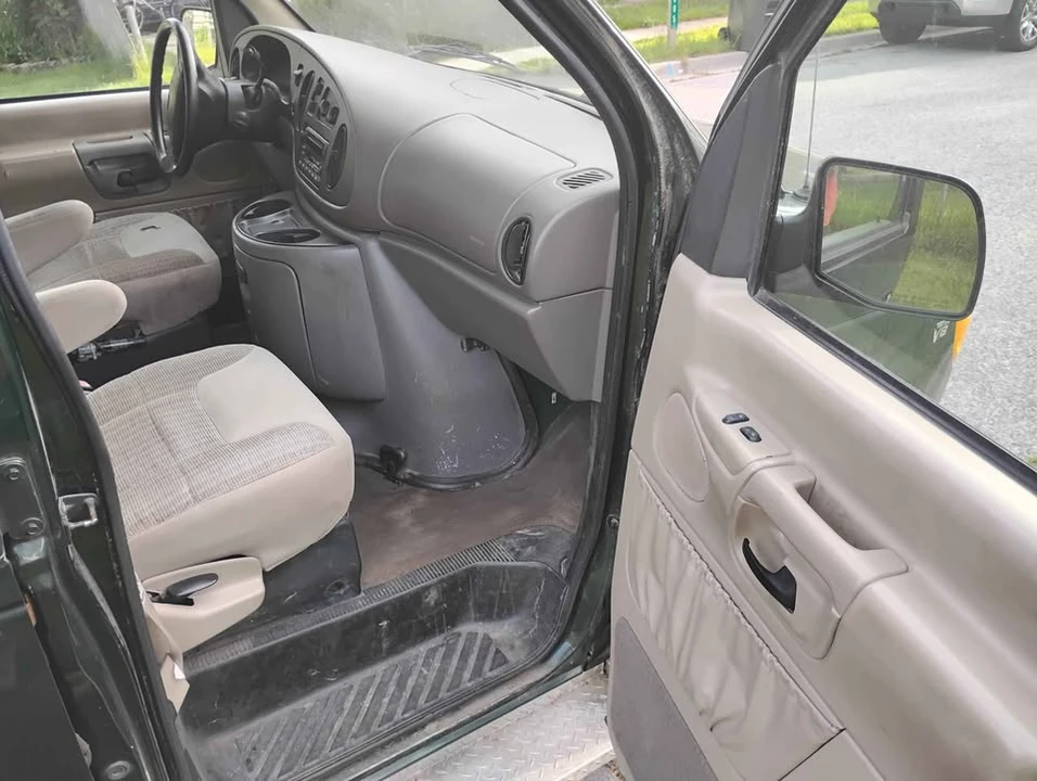 1999 Ford Econoline Van - Image 9 of 16