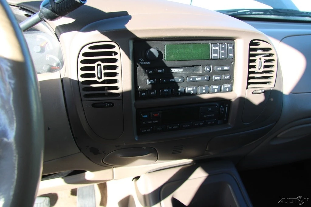 1999 Ford Expedition 1st Gen - Image 16 of 21