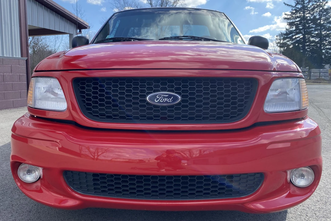 1999 Ford F-150 SVT Lightning 10th Gen - Image 2 of 8
