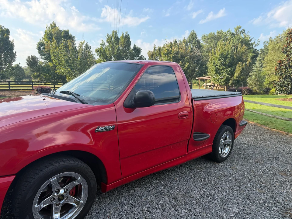 1999 Ford F-150 SVT Lightning 10th Gen - Image 7 of 31
