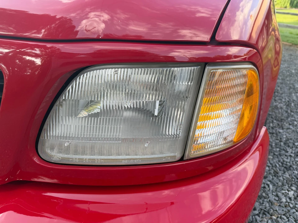 1999 Ford F-150 SVT Lightning 10th Gen - Image 16 of 31