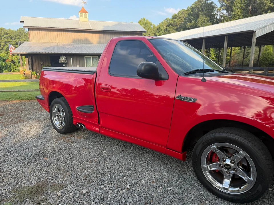 1999 Ford F-150 SVT Lightning 10th Gen - Image 25 of 31