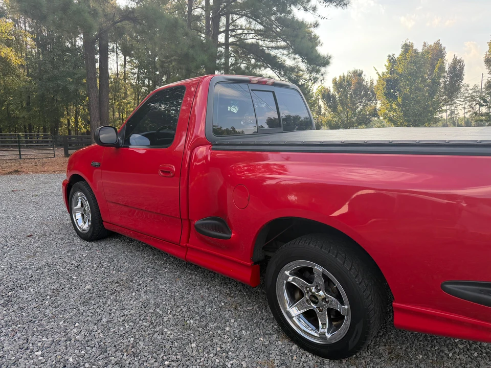 1999 Ford F-150 SVT Lightning 10th Gen - Image 9 of 31