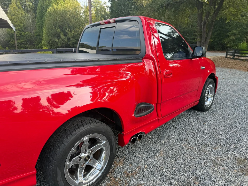 1999 Ford F-150 SVT Lightning 10th Gen - Image 23 of 31