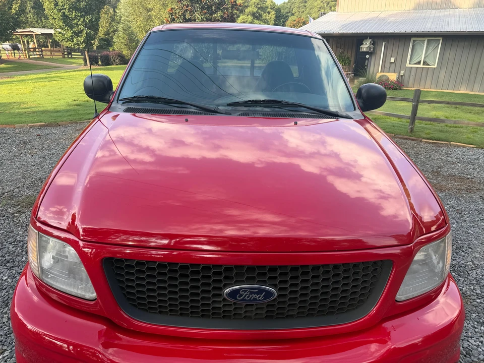 1999 Ford F-150 SVT Lightning 10th Gen - Image 6 of 31
