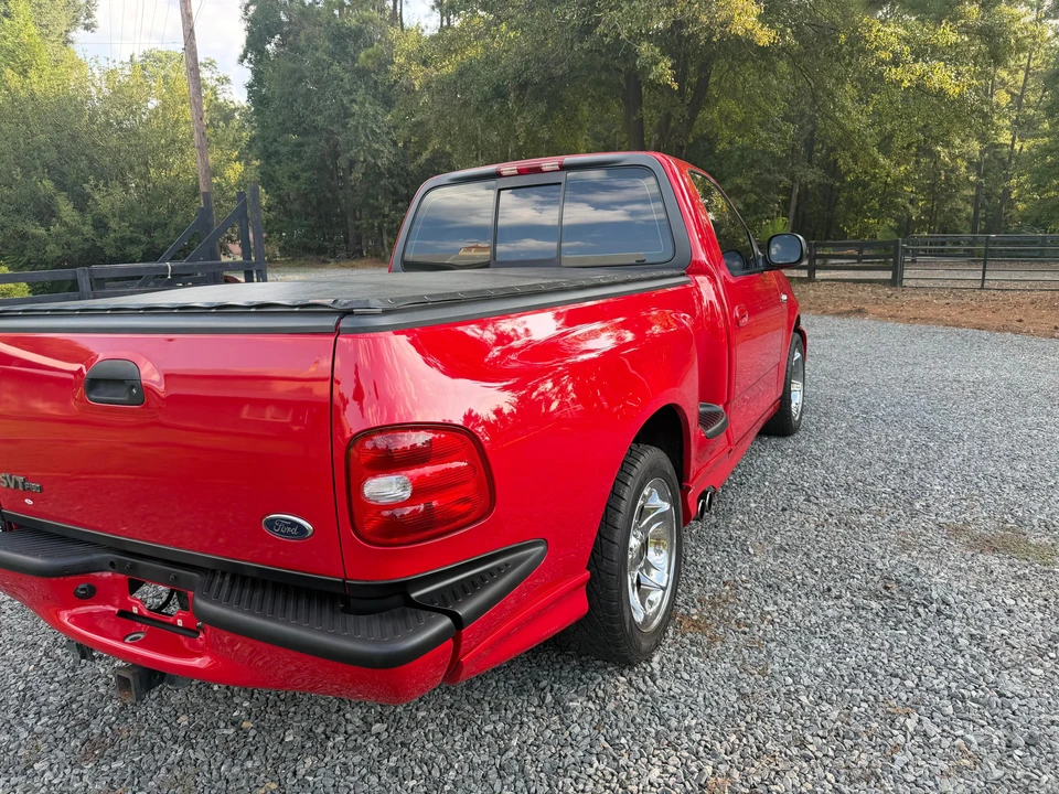 1999 Ford F-150 SVT Lightning 10th Gen - Image 11 of 31