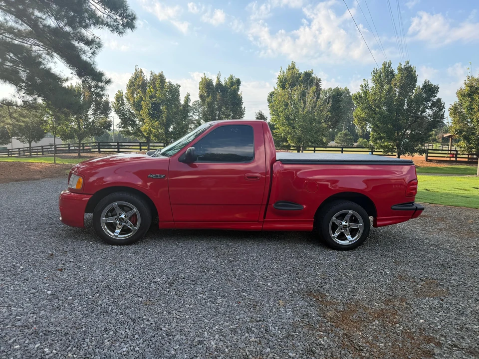 1999 Ford F-150 SVT Lightning 10th Gen - Image 8 of 31