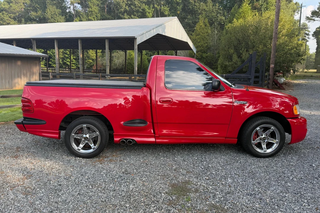 1999 Ford F-150 SVT Lightning 10th Gen - Image 3 of 31