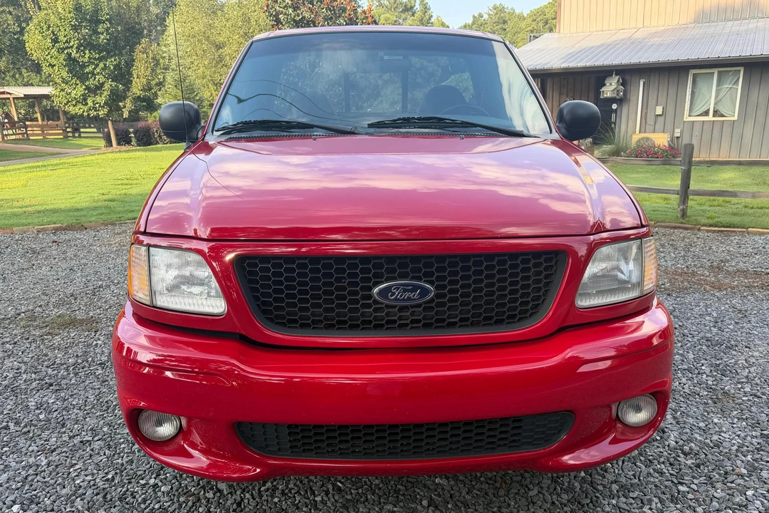 1999 Ford F-150 SVT Lightning 10th Gen - Image 2 of 31