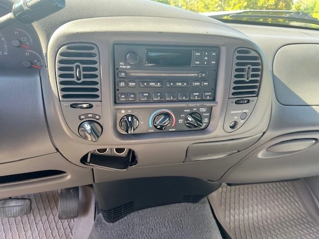 1999 Ford F-150 10th Gen - Image 16 of 30