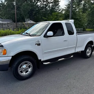 1999 Ford F-150 XLT Pickup 4D 5 1/2 ft