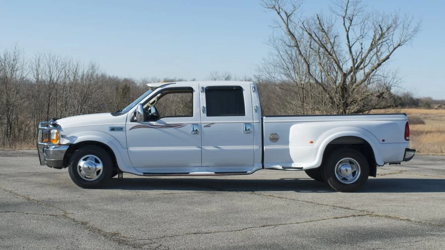 1999 Ford Super Duty 1st Gen - Image 2 of 12