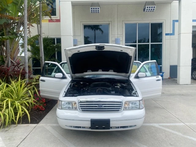 1999 Ford Crown Victoria - Image 17 of 21