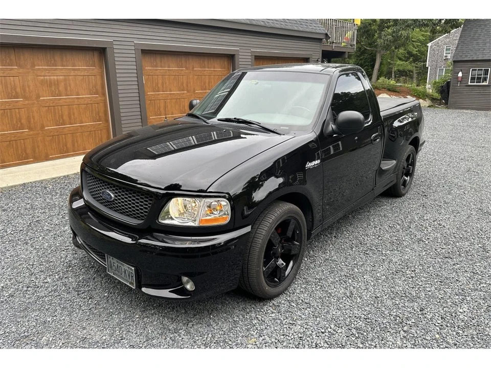 1999 Ford F-150 SVT Lightning 10th Gen - Image 2 of 31