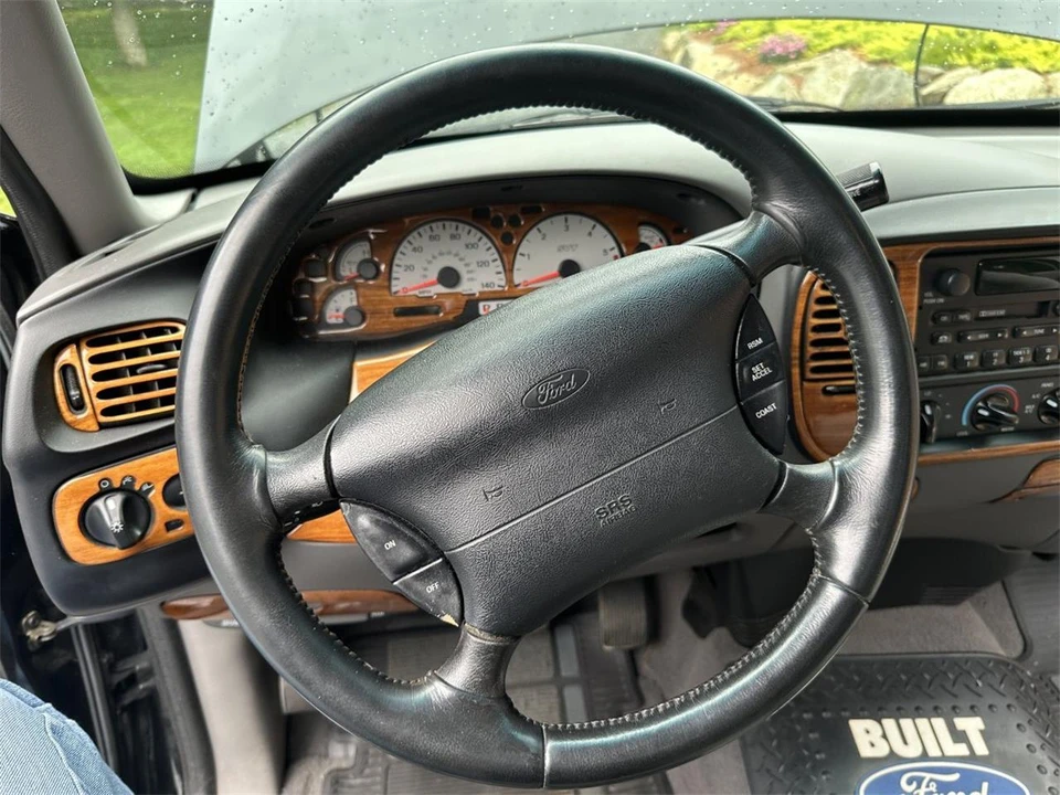 1999 Ford F-150 SVT Lightning 10th Gen - Image 24 of 31