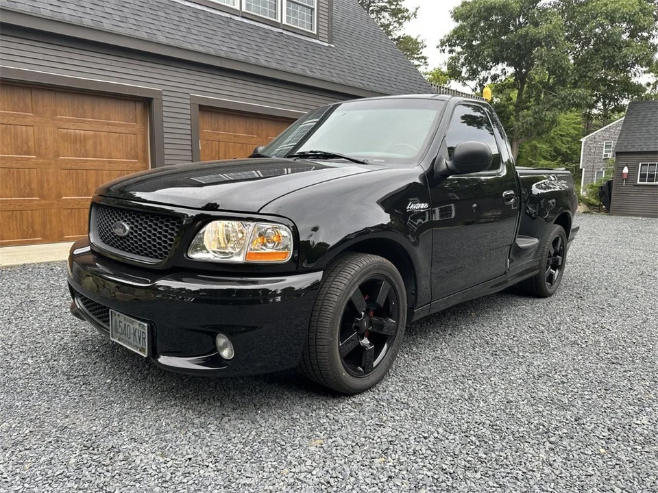 1999 Ford F-150 SVT Lightning 10th Gen - Image 4 of 31