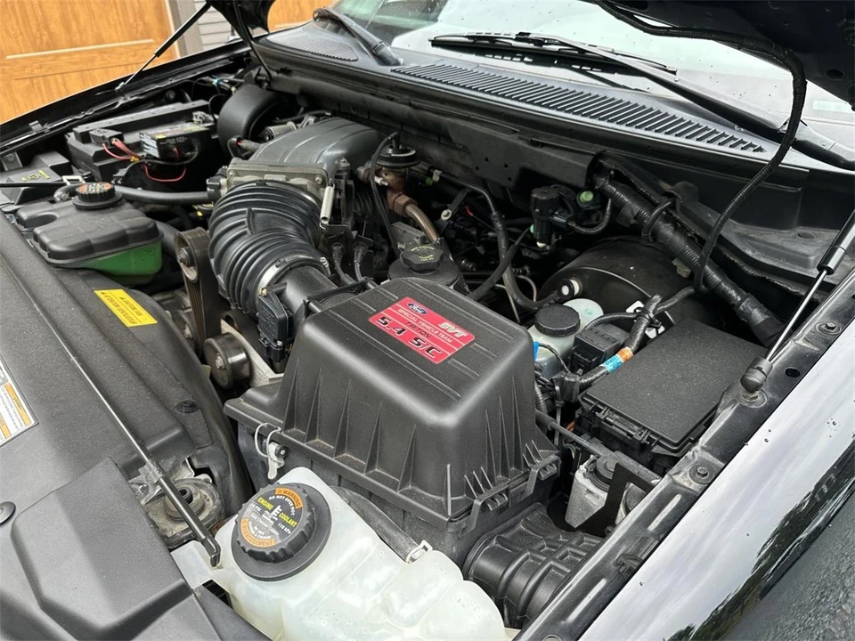 1999 Ford F-150 SVT Lightning 10th Gen - Image 13 of 31