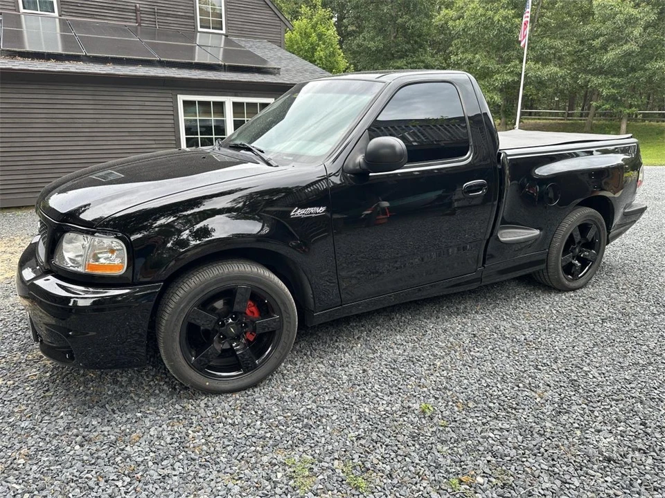 1999 Ford F-150 SVT Lightning 10th Gen - Image 17 of 31