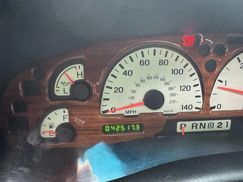1999 Ford F-150 SVT Lightning 10th Gen - Image 25 of 31
