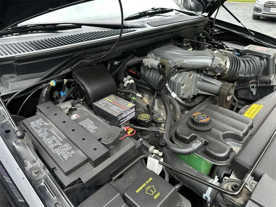 1999 Ford F-150 SVT Lightning 10th Gen - Image 11 of 31