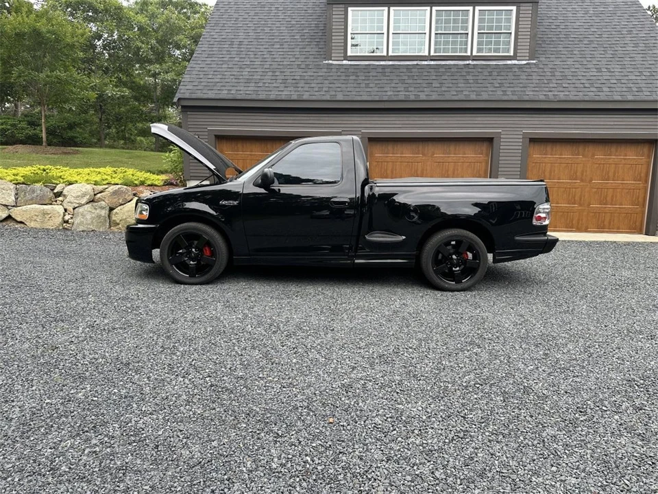 1999 Ford F-150 SVT Lightning 10th Gen - Image 14 of 31