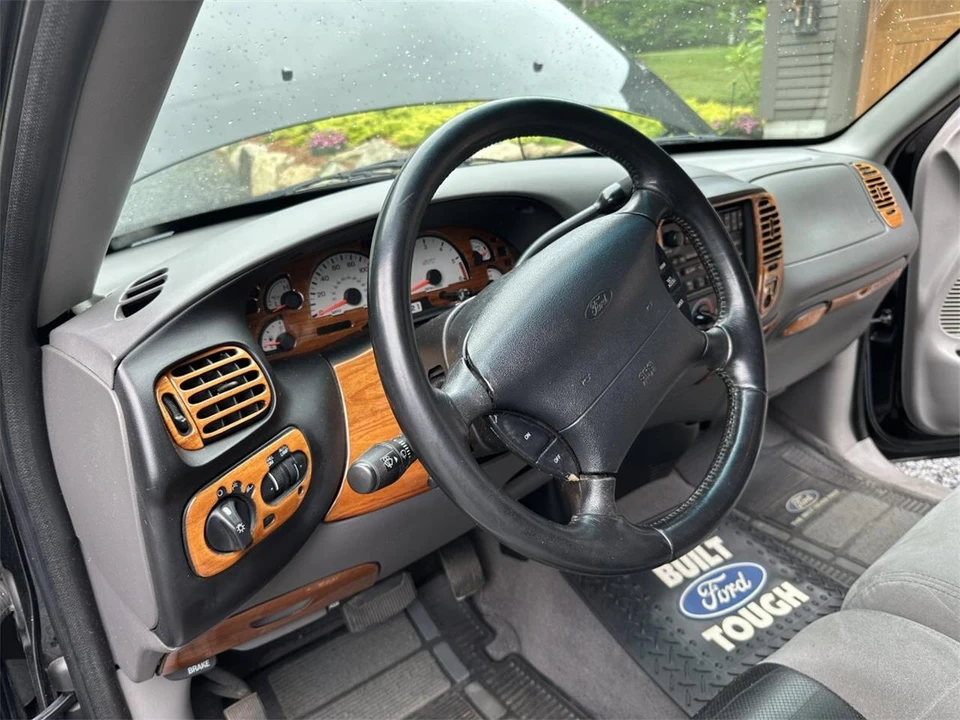 1999 Ford F-150 SVT Lightning 10th Gen - Image 23 of 31