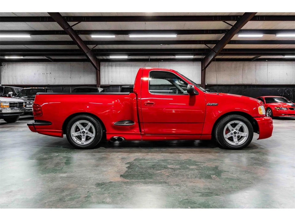 1999 Ford F-150 SVT Lightning 10th Gen - Image 6 of 21