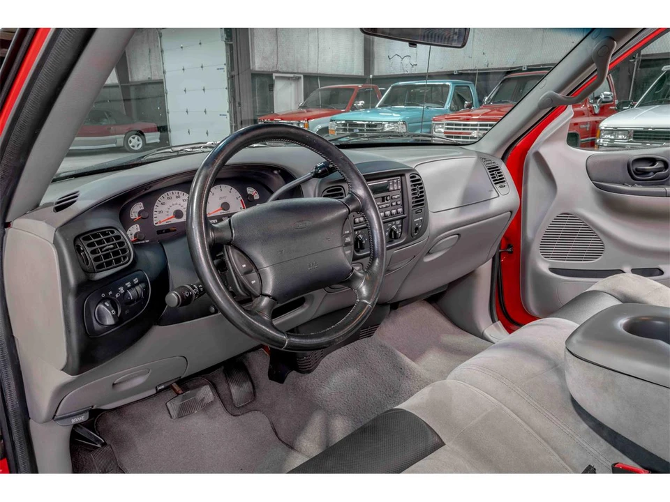 1999 Ford F-150 SVT Lightning 10th Gen - Image 14 of 21