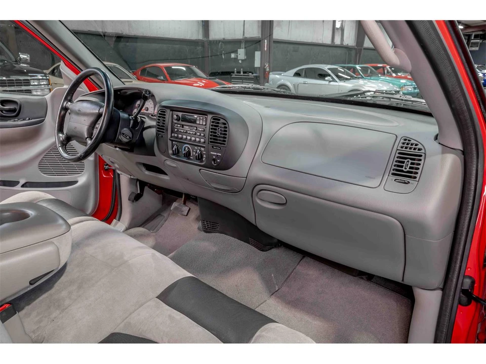 1999 Ford F-150 SVT Lightning 10th Gen - Image 17 of 21