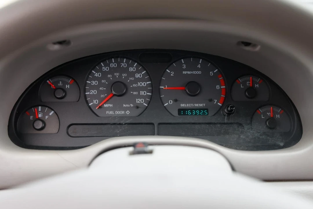 1999 Ford SN95 Mustang - Image 25 of 31