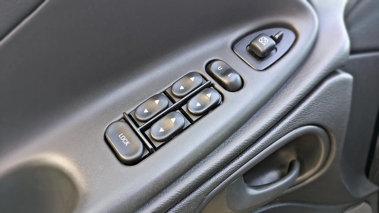 1999 Ford SN95 Mustang Cobra - Image 15 of 21