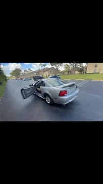 1999 Ford Mustang V6 Premium Coupe