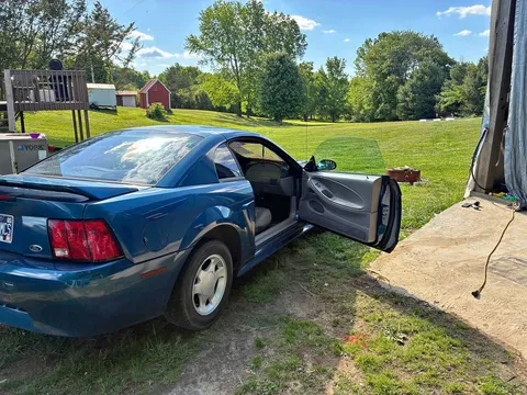 1999 Ford Mustang V6 Premium Coupe