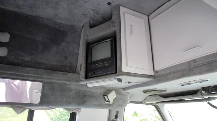 1999 Ford Econoline Van - Image 5 of 9