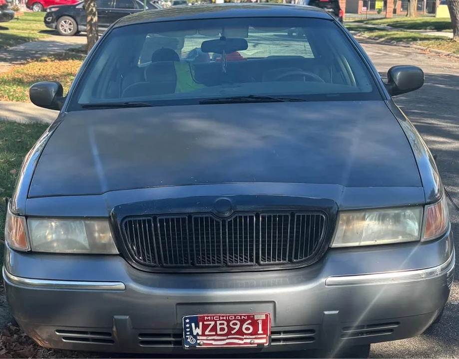 1999 Ford Crown Victoria - Image 2 of 3