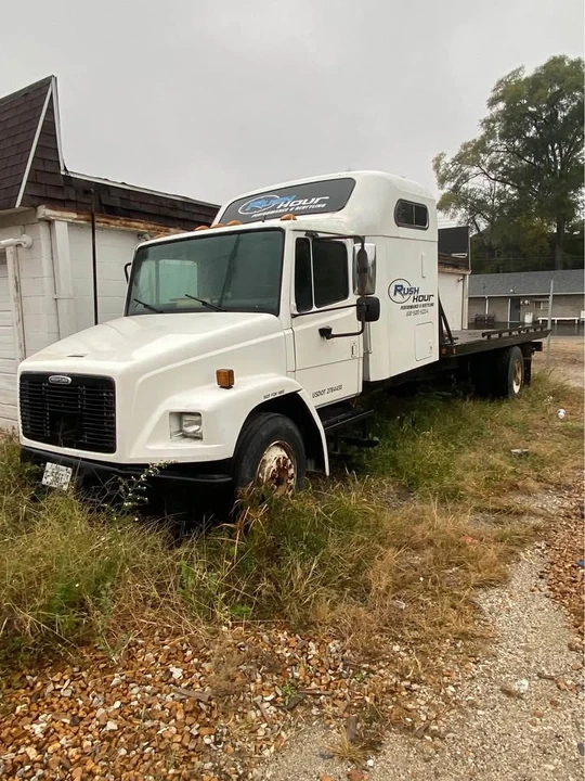 1999 Freightliner - Image 2 of 6