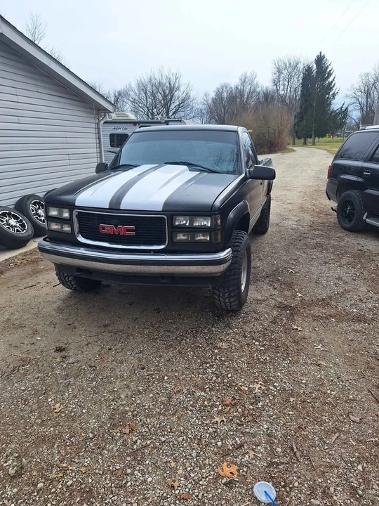 1999 GMC Sierra 1st Gen - Image 2 of 17
