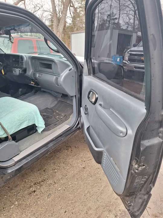 1999 GMC Sierra 1st Gen - Image 10 of 17