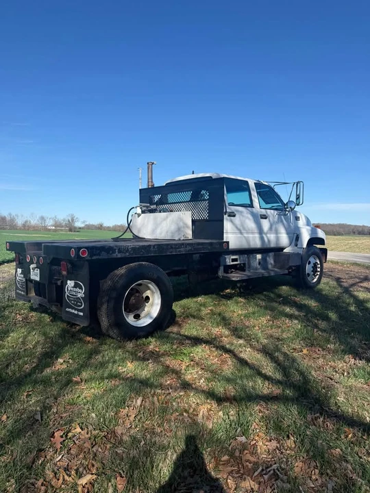 1999 GMC TopKick - Image 2 of 6