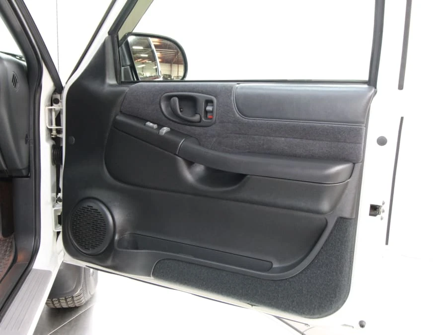 1999 GMC S-15 Jimmy 2nd Gen - Image 11 of 31