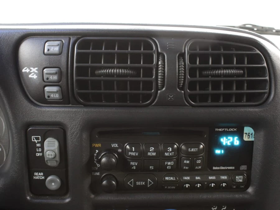 1999 GMC S-15 Jimmy 2nd Gen - Image 25 of 31