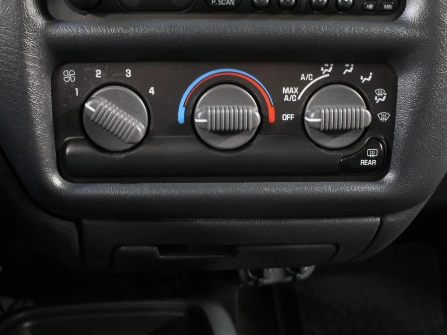 1999 GMC S-15 Jimmy 2nd Gen - Image 26 of 31