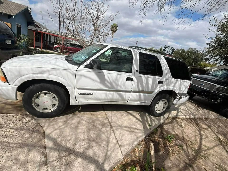 1999 GMC S-15 Jimmy 2nd Gen - Image 2 of 3