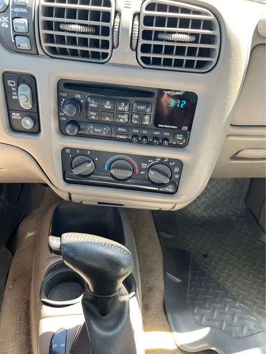 1999 GMC S-15 Jimmy 2nd Gen - Image 12 of 12