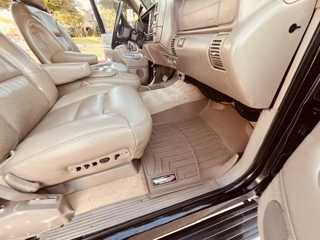 1999 GMC Suburban 8th Gen - Image 12 of 13
